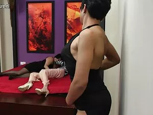 Petite porno gratis  ...